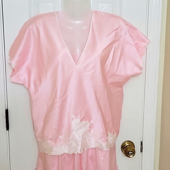 Ntori women sleep wear. Size : L